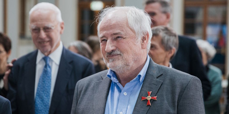Olaf Tschimpke erhält das Bundesverdienstkreuz - Foto: Sascha Hilgers